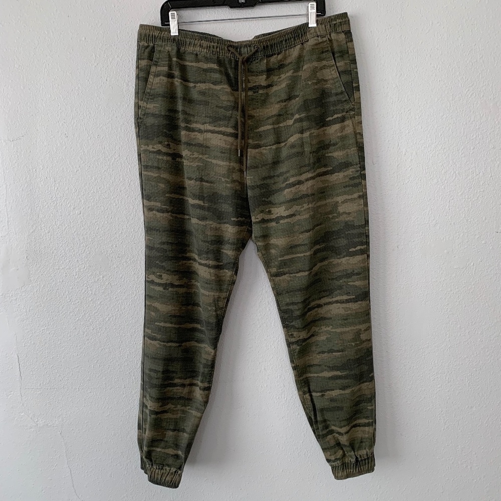 Mossimo green camouflage drawstring waist joggers